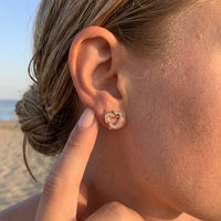 Thumbnail for Boucles d'oreilles coeur — photo portée, taille réelle, or rose | SKU: 419593-rose-gold