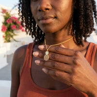 Thumbnail for Ananas anhänger — getragen im Alltag, Gold | SKU: 8050907-gold