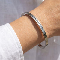 Thumbnail for Gravur armband — Nahaufnahme der Details, Silber | SKU: lbat-wg
