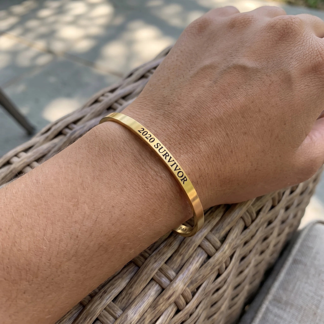 Bracciale motivazionale — foto indossata, misura reale, oro | SKU: 2020s-g