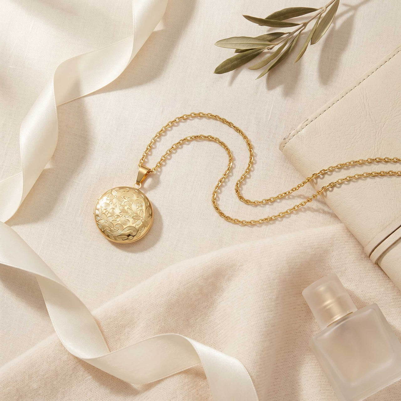 Collier Médaillon Rond Fleuri