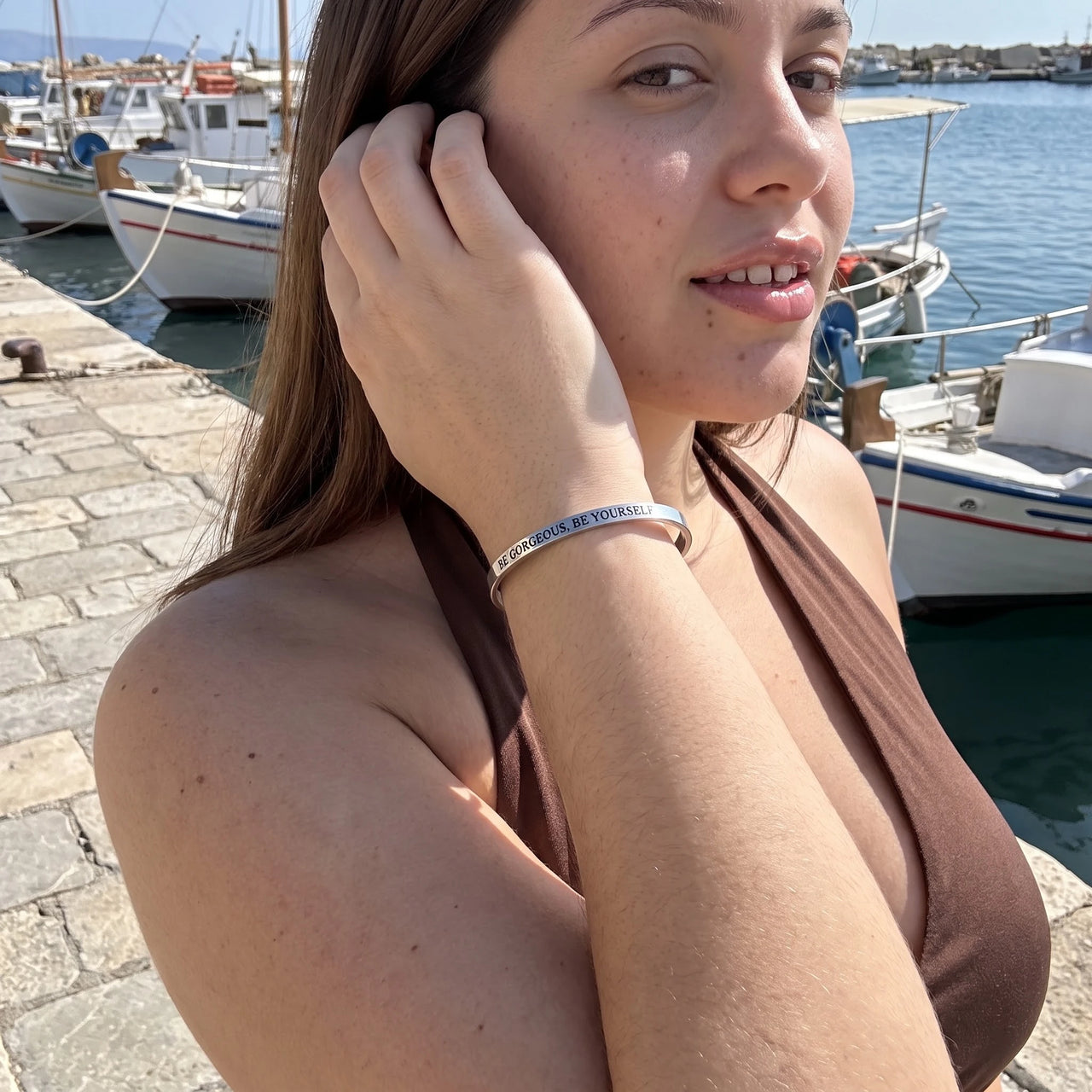 Bracelet message — photo portée, geste du quotidien, argent | SKU: bgby-wg