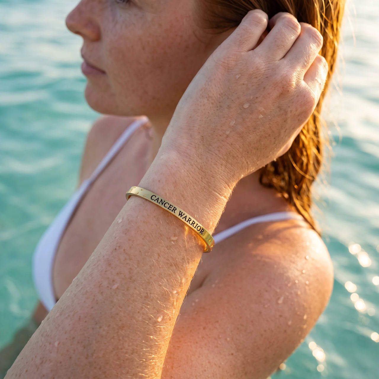 Bracciale motivazionale — foto indossata in acqua, waterproof, oro | SKU: 7220397-gold-plated-color