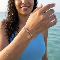Thumbnail for Bracciale motivazionale — foto indossata in acqua, waterproof, oro rosa | SKU: 7220397-rose-gold-plated