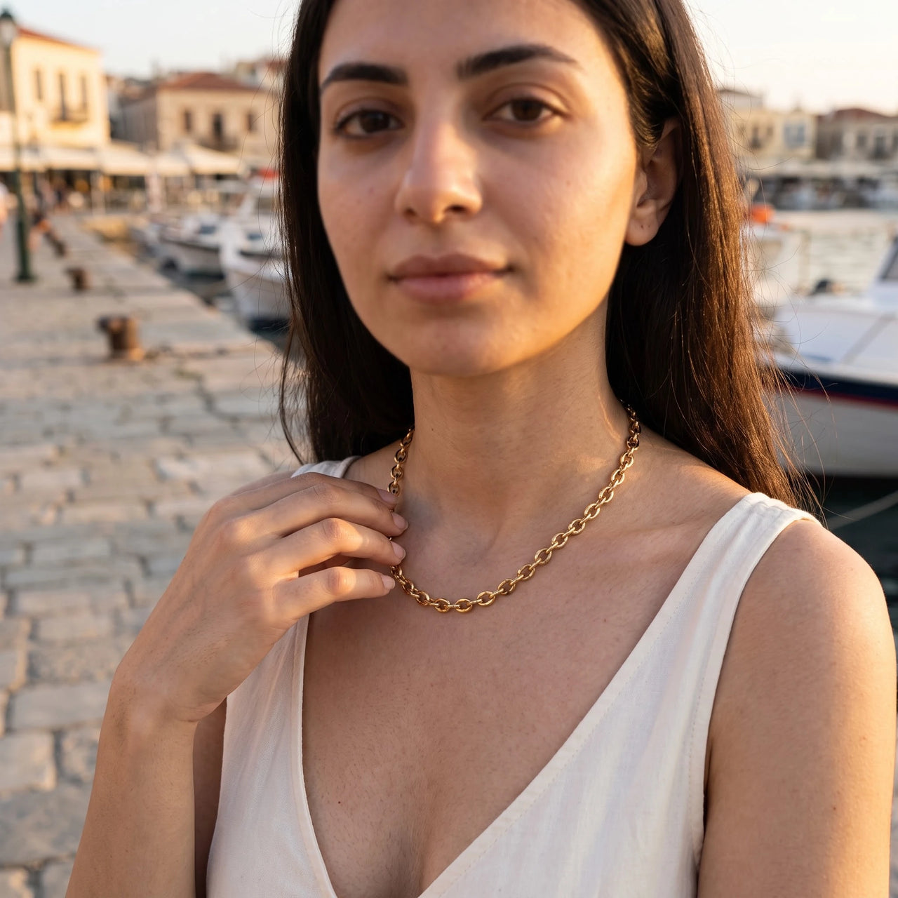 Collana oro donna — foto indossata nei gesti di tutti i giorni, oro | SKU: lachaine