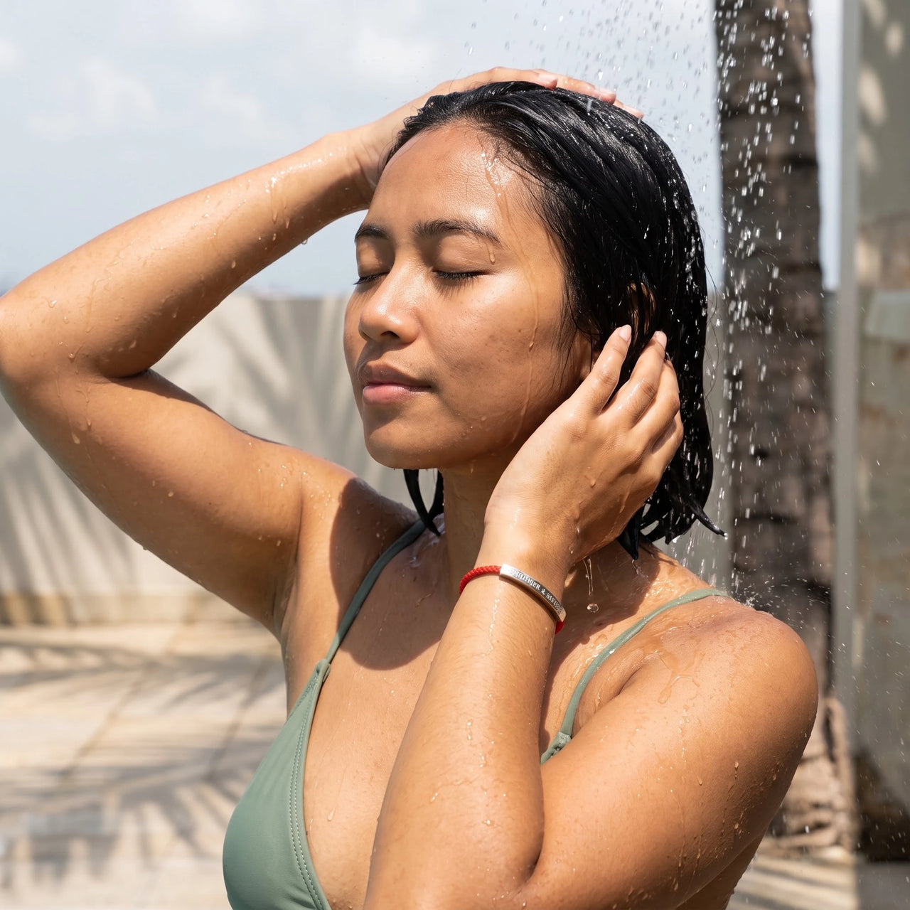 L'Amour, silver bracelet — outdoor shower | SKU: lamour-wg
