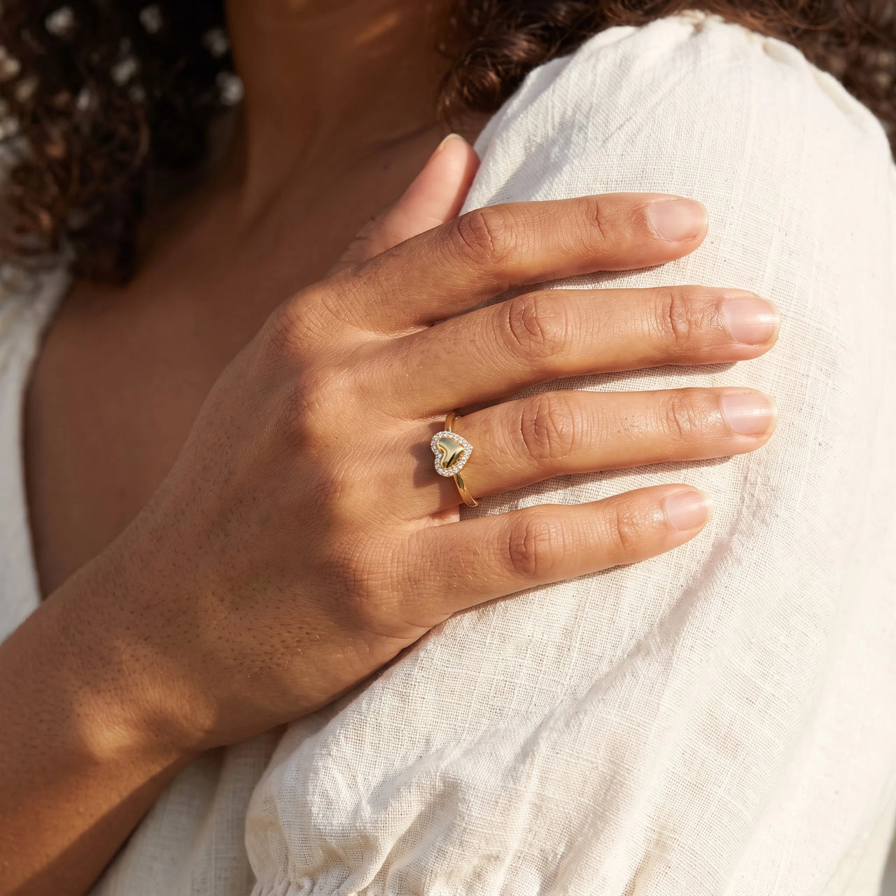 Herz ring — Nahaufnahme der Details, Gold | SKU: lecoeur