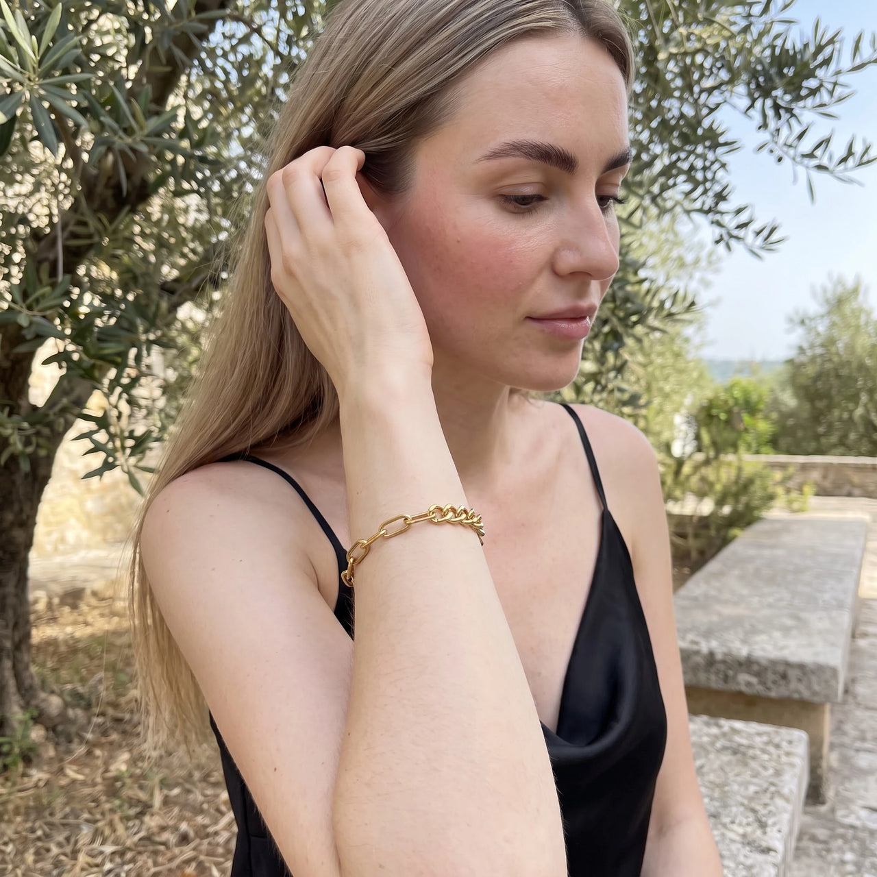 Armband gold — getragen im Alltag, Gold | SKU: ledouble