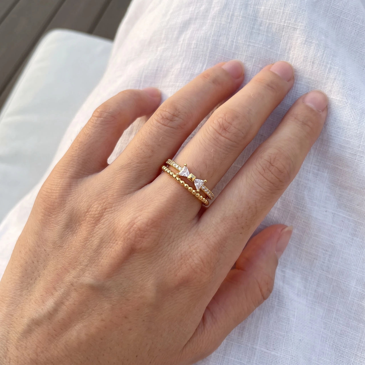 Bague dorée — photo portée, taille réelle, or | SKU: lepapillon