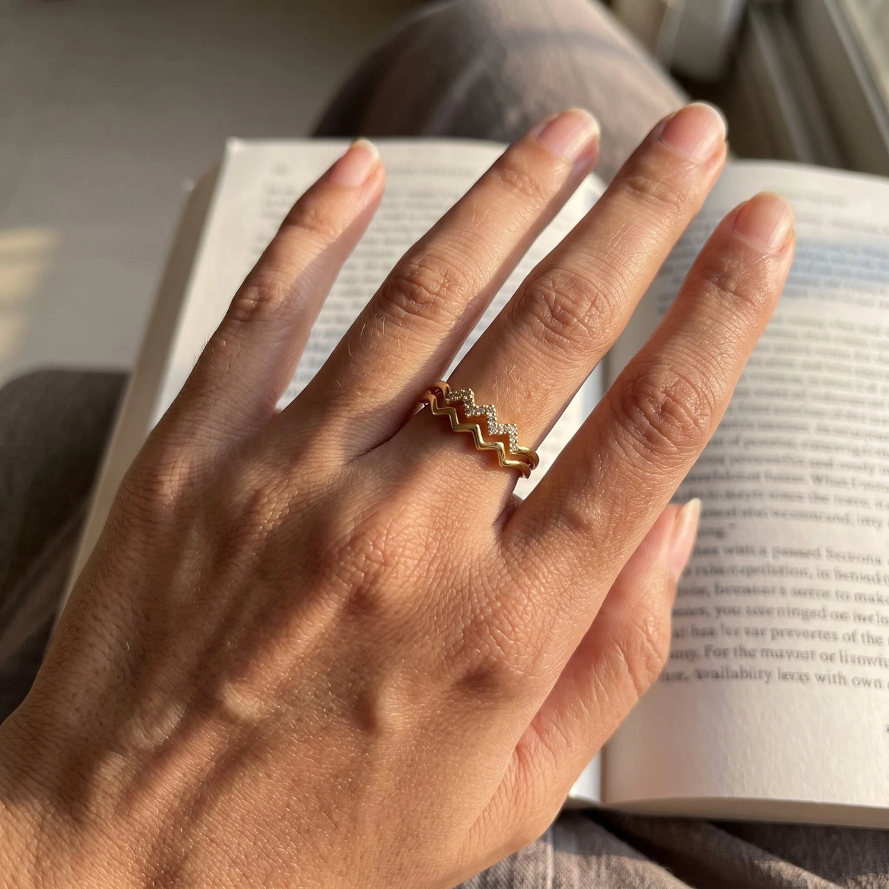 Verstellbarer ring — getragen, echte Größe, Gold | SKU: lezigzag