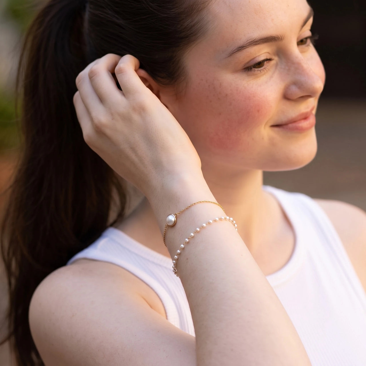Perlenarmband — getragen im Alltag, Gold | SKU: l-epure