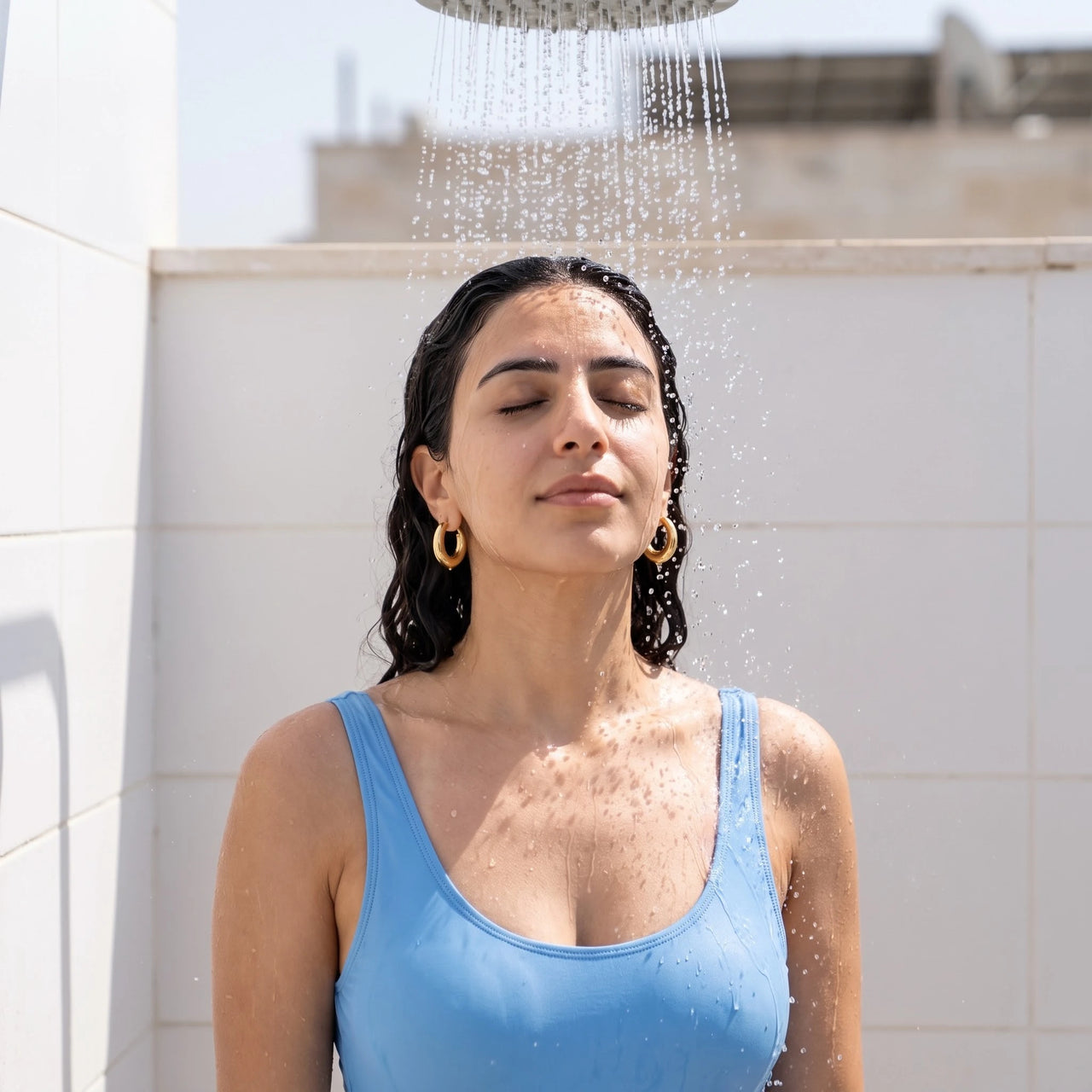 Gold hoop earrings — worn in the shower, waterproof, gold | SKU: lesbrillantes