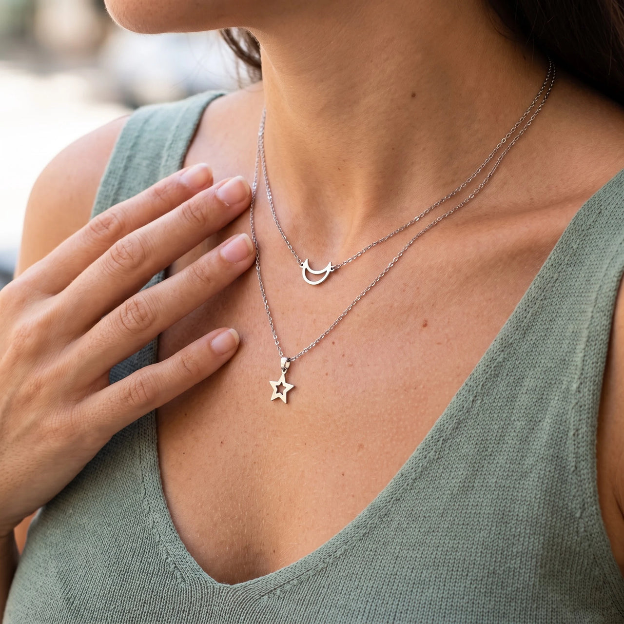 Moon & Star Necklace, silver necklace — close up | SKU: letoile-wg