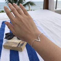 Thumbnail for Bracciale v — foto indossata, misura reale, argento | SKU: 9443177-white-gold