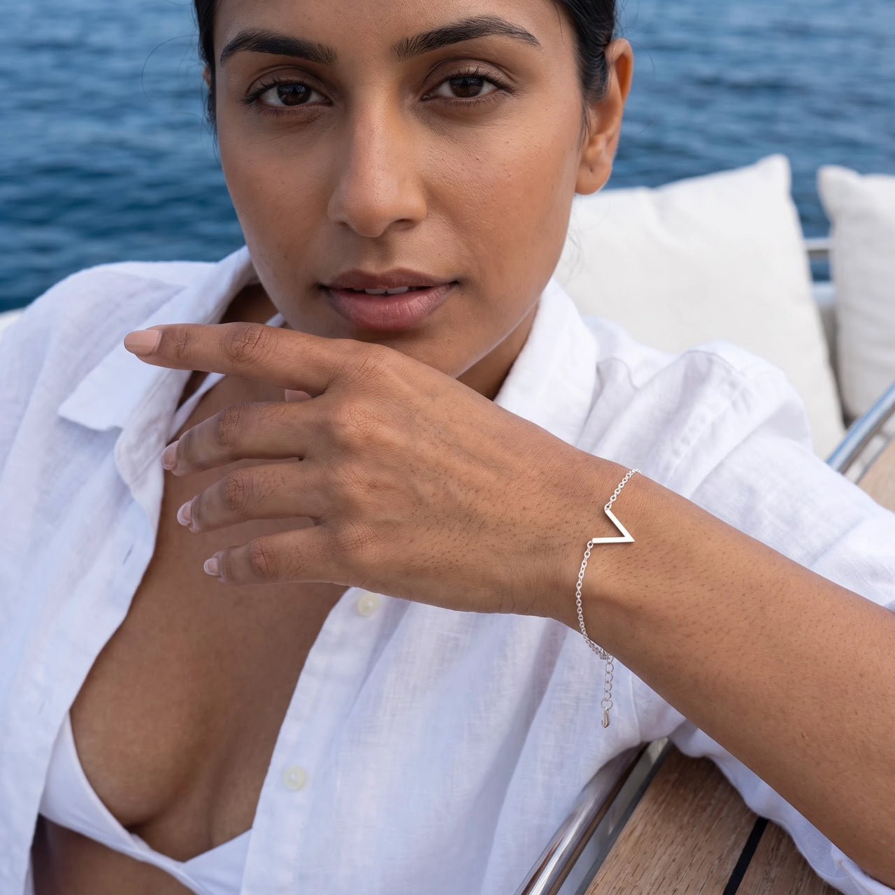 Bracciale v — foto indossata, argento | SKU: 9443177-white-gold