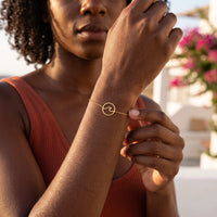 Thumbnail for Bracciale onda — foto indossata nei gesti di tutti i giorni, oro | SKU: 17429078-gold