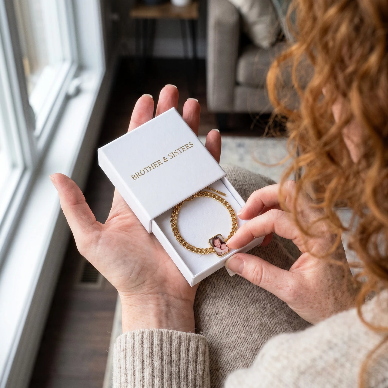 The gold cushion-cut photo bracelet in the Brother & Sisters gift box | SKU: TPH-CUSB-GOLD