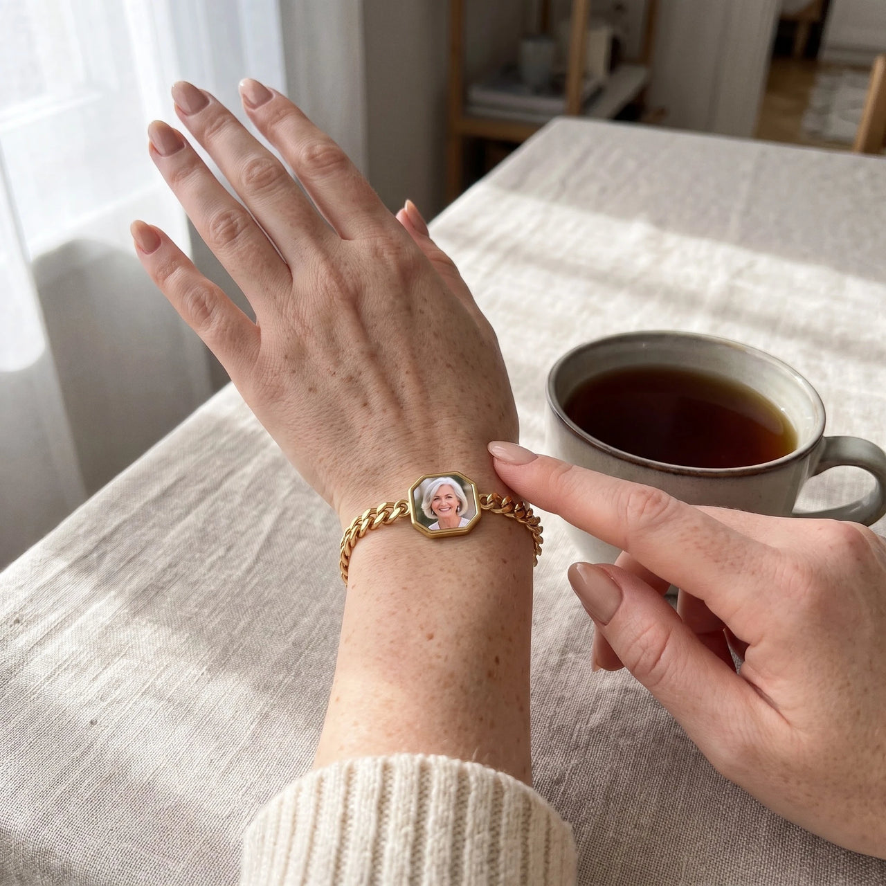 Warming the gold octagon photo bracelet with a thumb, her mother's photo appears | SKU: TPH-OCTB-GOLD-18