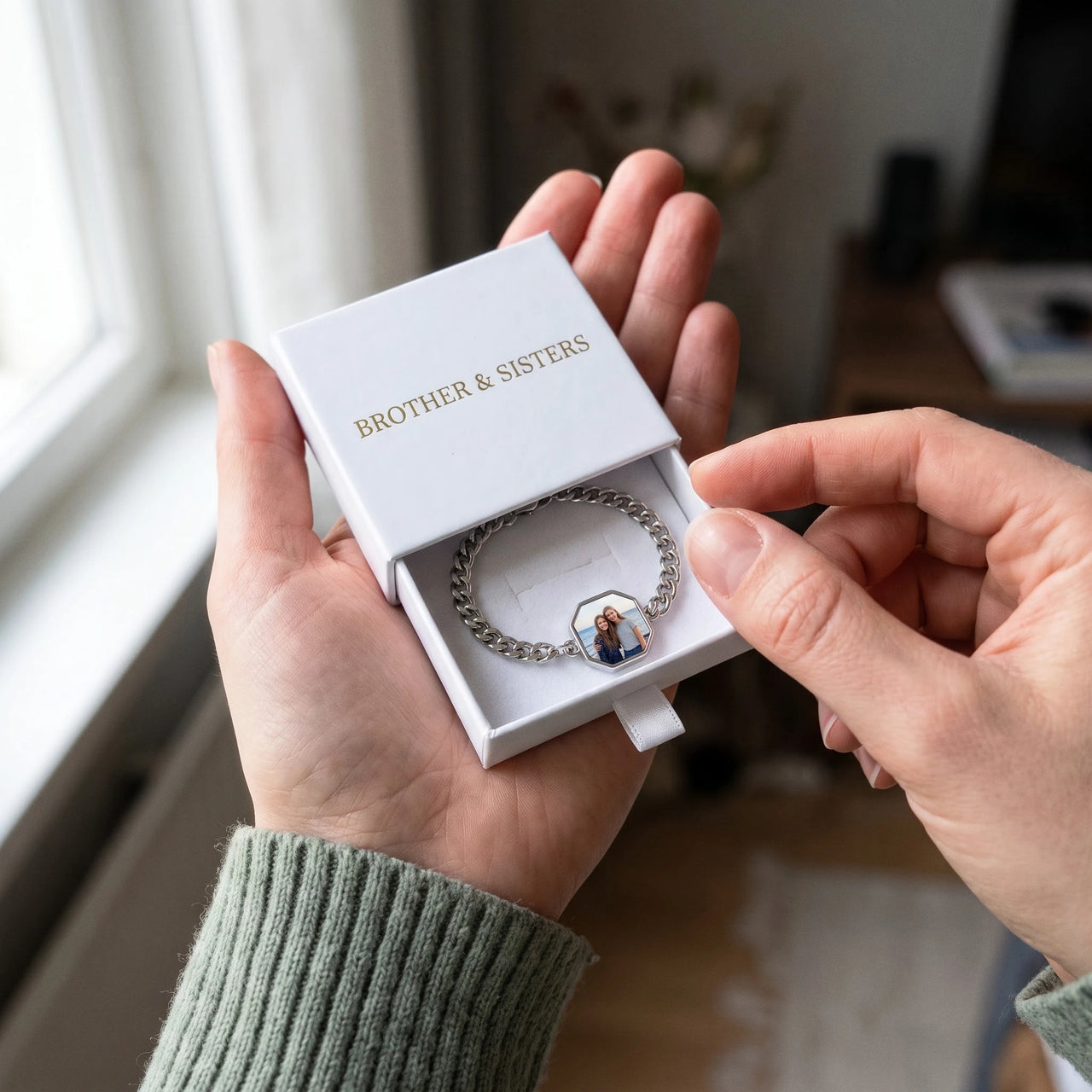 The silver octagon photo bracelet in the Brother & Sisters gift box | SKU: TPH-OCTB-SILVER-18