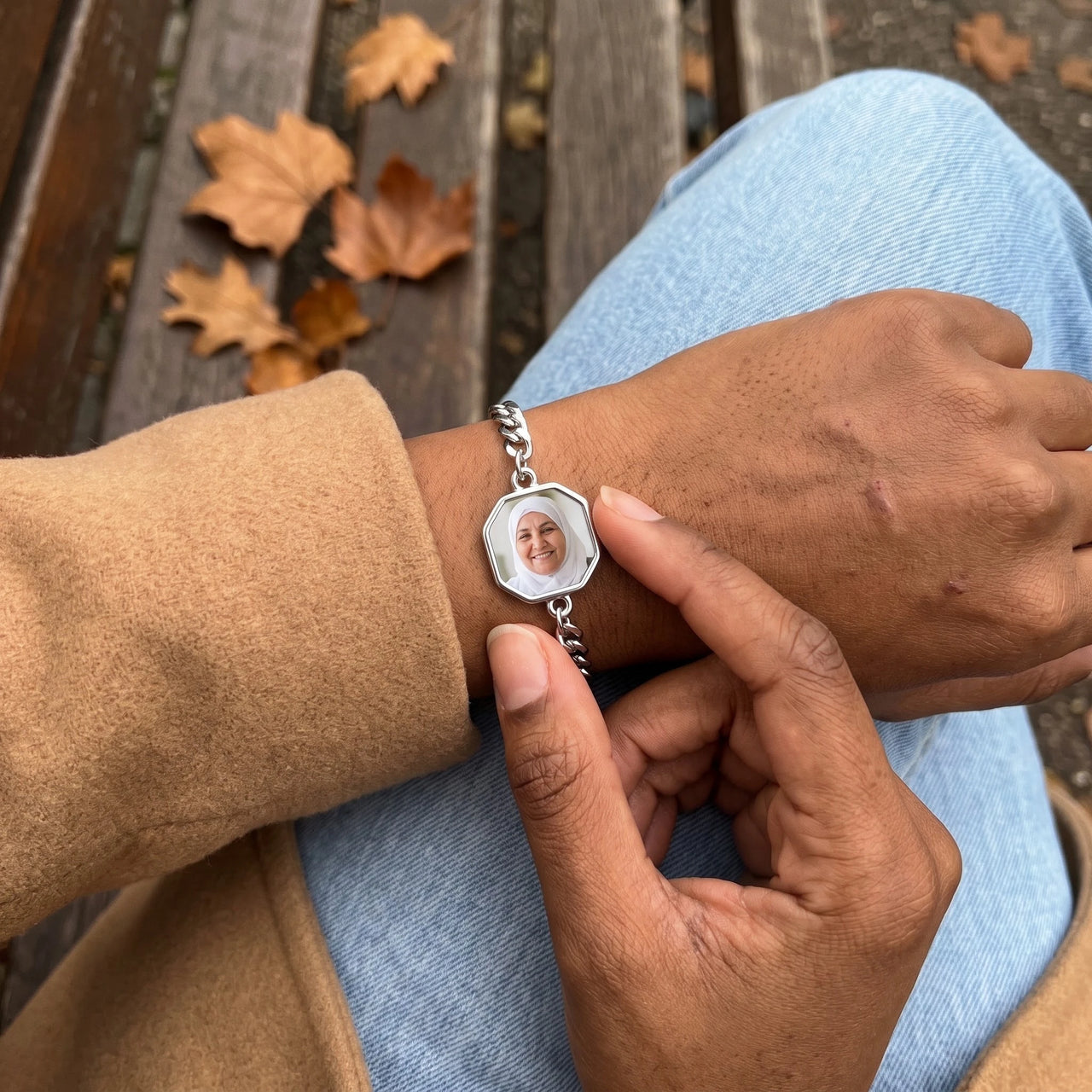 Warming the silver octagon photo bracelet with a thumb, her grandmother's photo appears | SKU: TPH-OCTB-SILVER-18