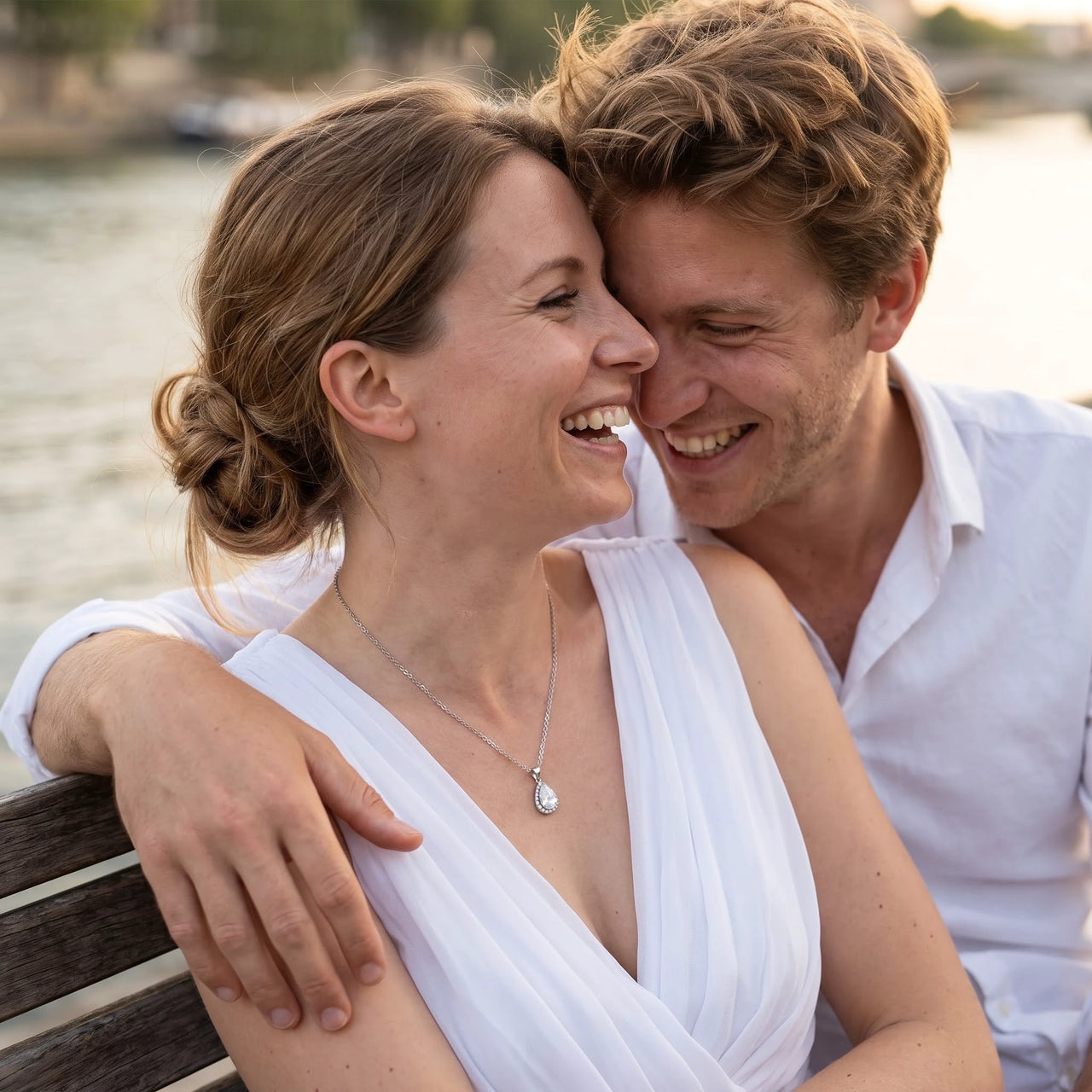 A couple on a date, she wears the silver necklace | SKU: 505415-white