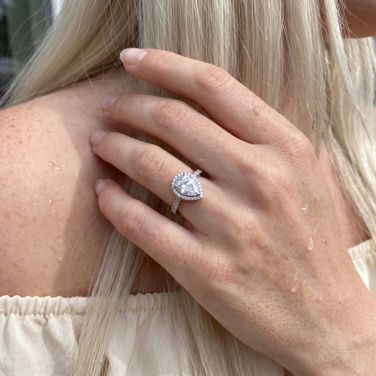 Bague poire — gros plan sur les détails, argent | SKU: 505162-4.5-silver