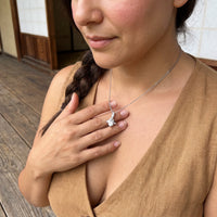 Thumbnail for Collana con ciondolo — foto indossata nei gesti di tutti i giorni, argento | SKU: 6309048