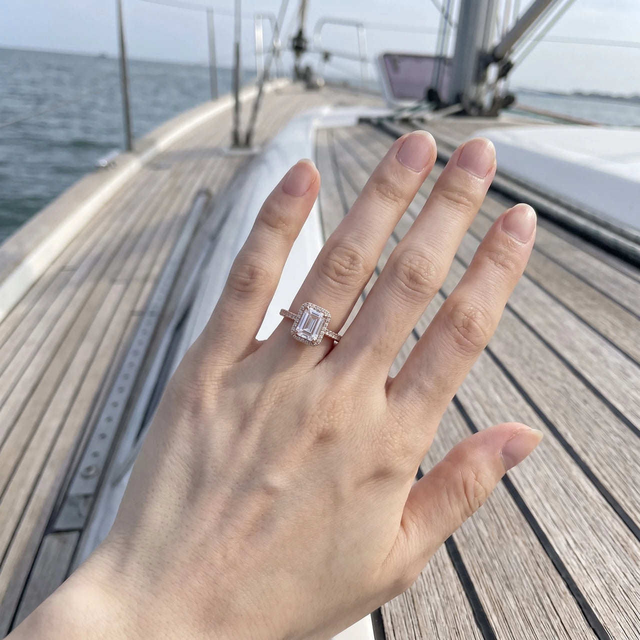 Ring mit zirkonia — getragen, echte Größe, Roségold | SKU: 1969566-4-5-rose-gold