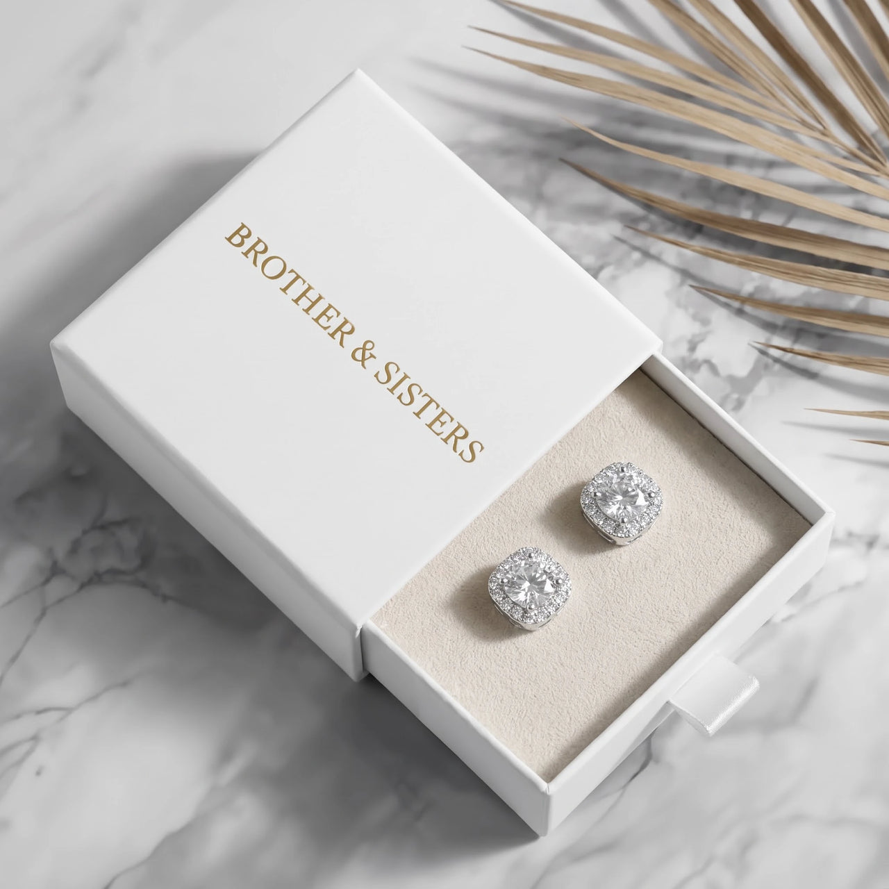 Silver stud earrings with the Brother & Sisters gift box | SKU: 505263