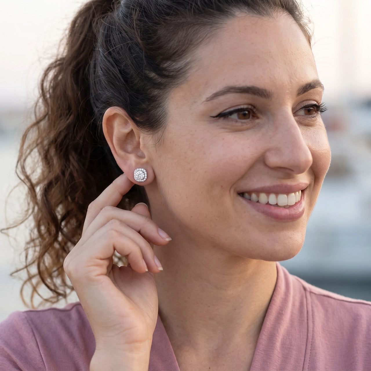 Ohrstecker eckig — getragen im Alltag, Silber | SKU: 505263