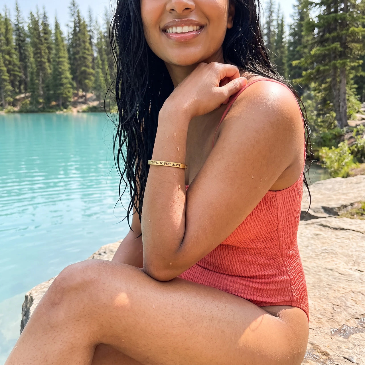 Bracelet jonc — photo portée au bord de l'eau, or | SKU: ttfa-g