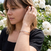Thumbnail for Cadeau voyageuse — photo portée, geste du quotidien, or rose | SKU: ttfa-rg