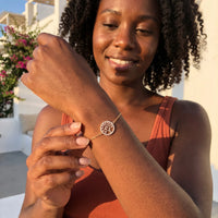 Thumbnail for Bracciale albero della vita — foto indossata nei gesti di tutti i giorni, oro | SKU: 18963309-gold