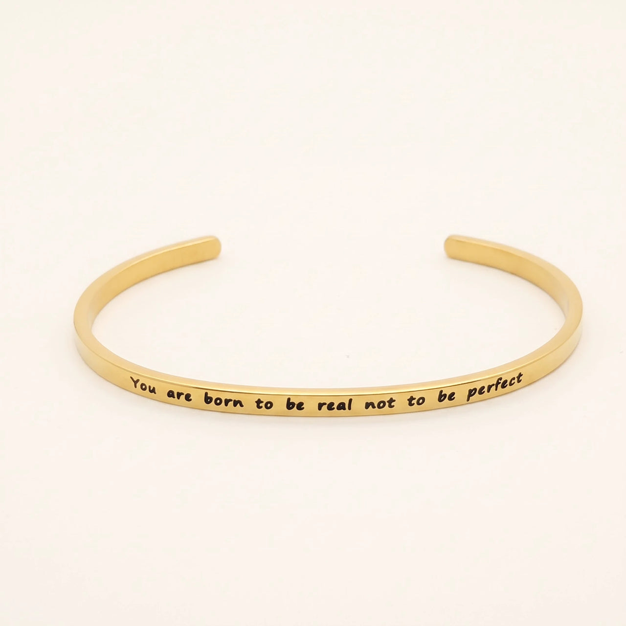 Bracciale con frase — foto prodotto su sfondo bianco, oro | SKU: 9864184-gold