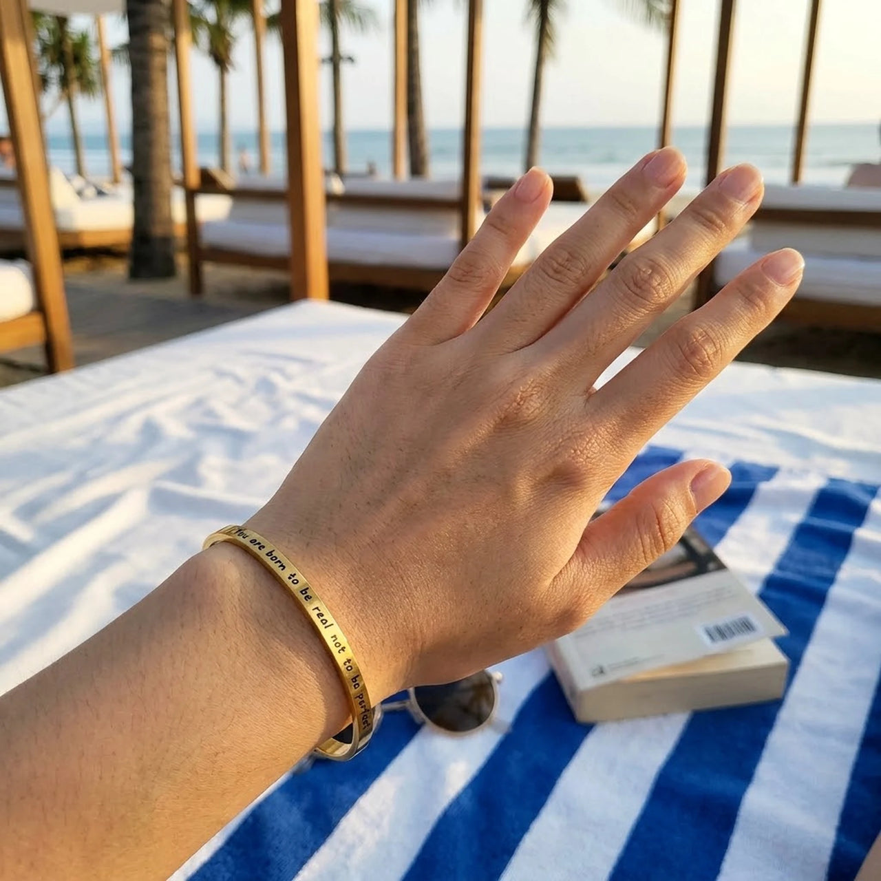 Bracciale con frase — foto indossata, misura reale, oro | SKU: 9864184-gold